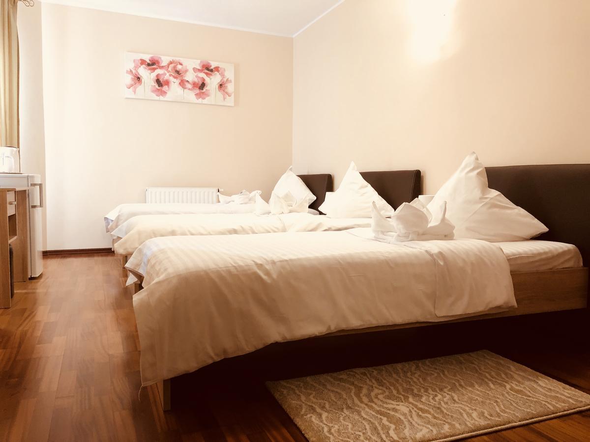 Monte Carlo Palace Rooms Bukares Bagian luar foto