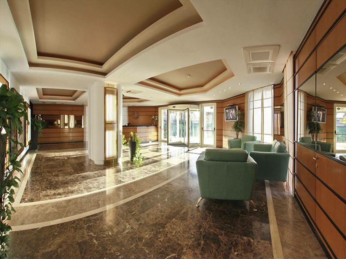 Monte Carlo Palace Rooms Bukares Bagian luar foto