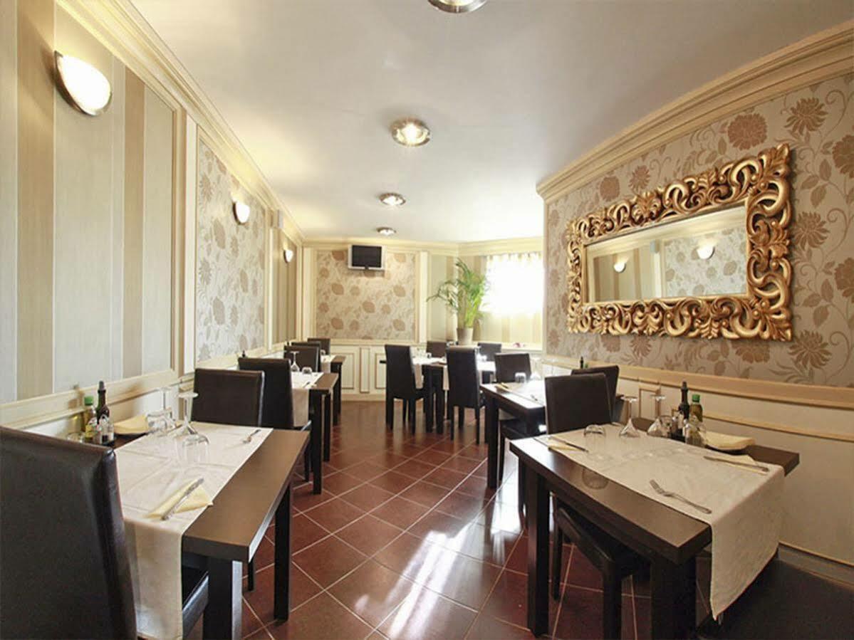 Monte Carlo Palace Rooms Bukares Bagian luar foto